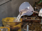 Aluminium pouring
